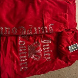 Juicy Couture velvet sweatsuits tagged XXL however runs small, fits like medium.